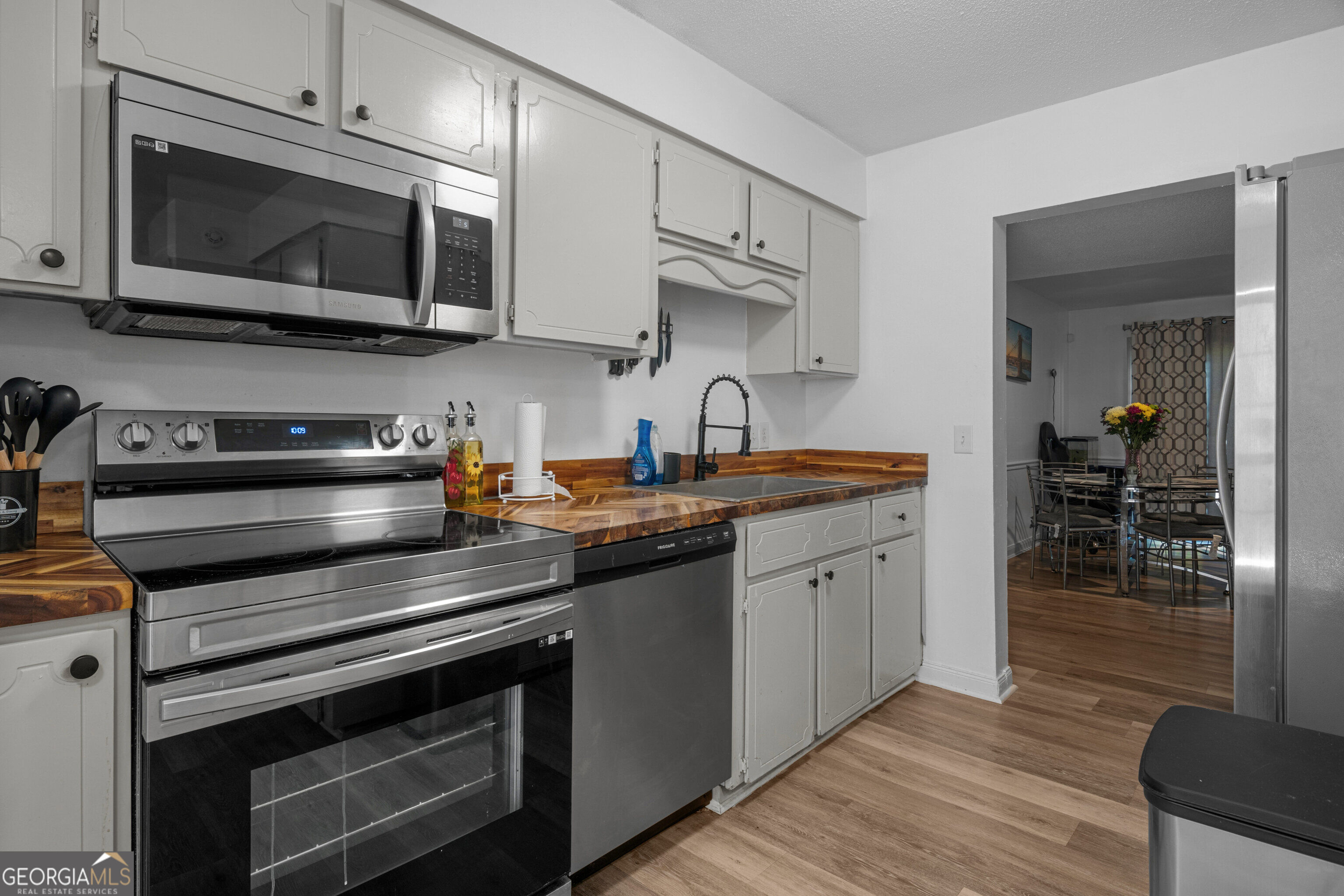 912 Pineland Avenue APT 4