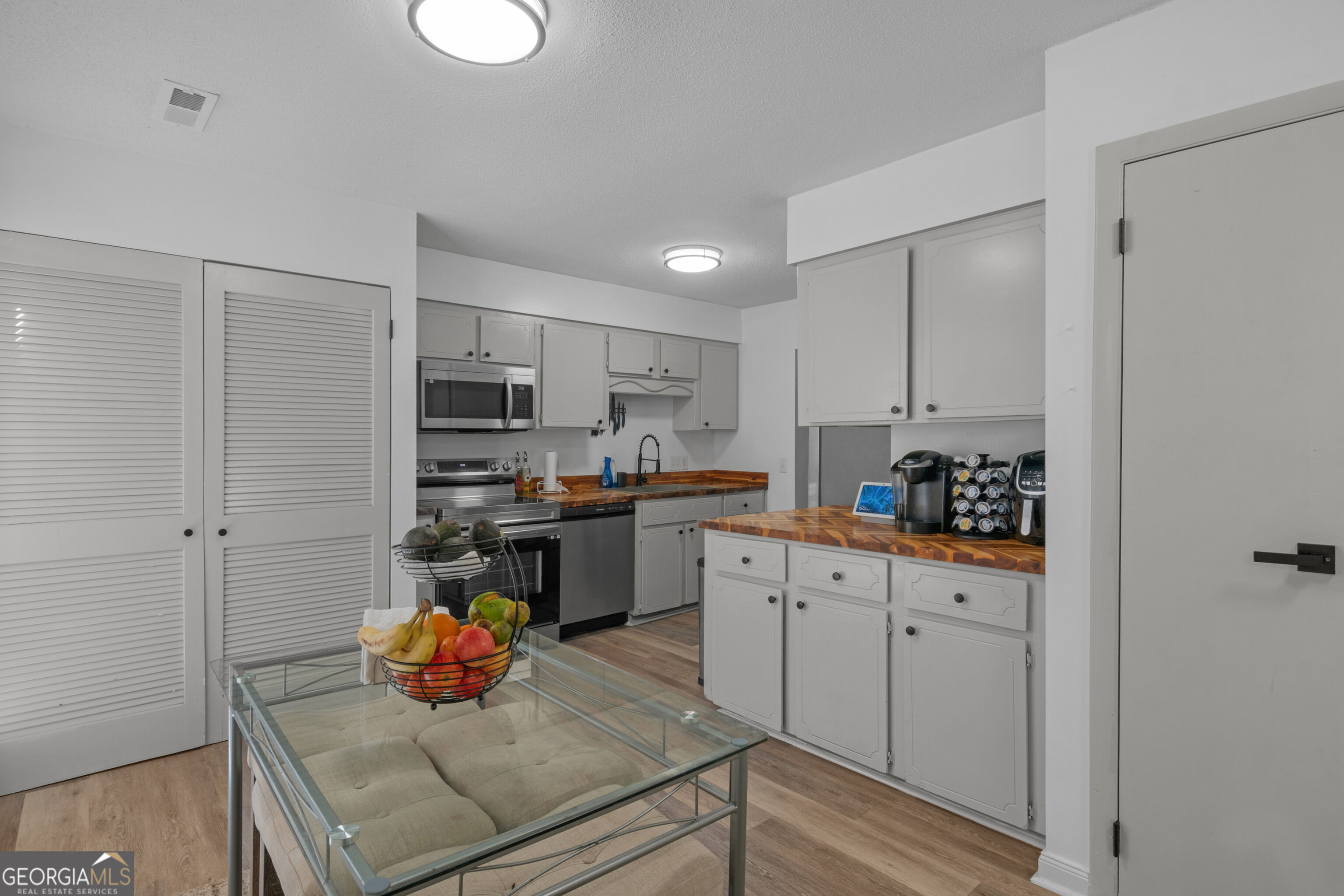 912 Pineland Avenue APT 4