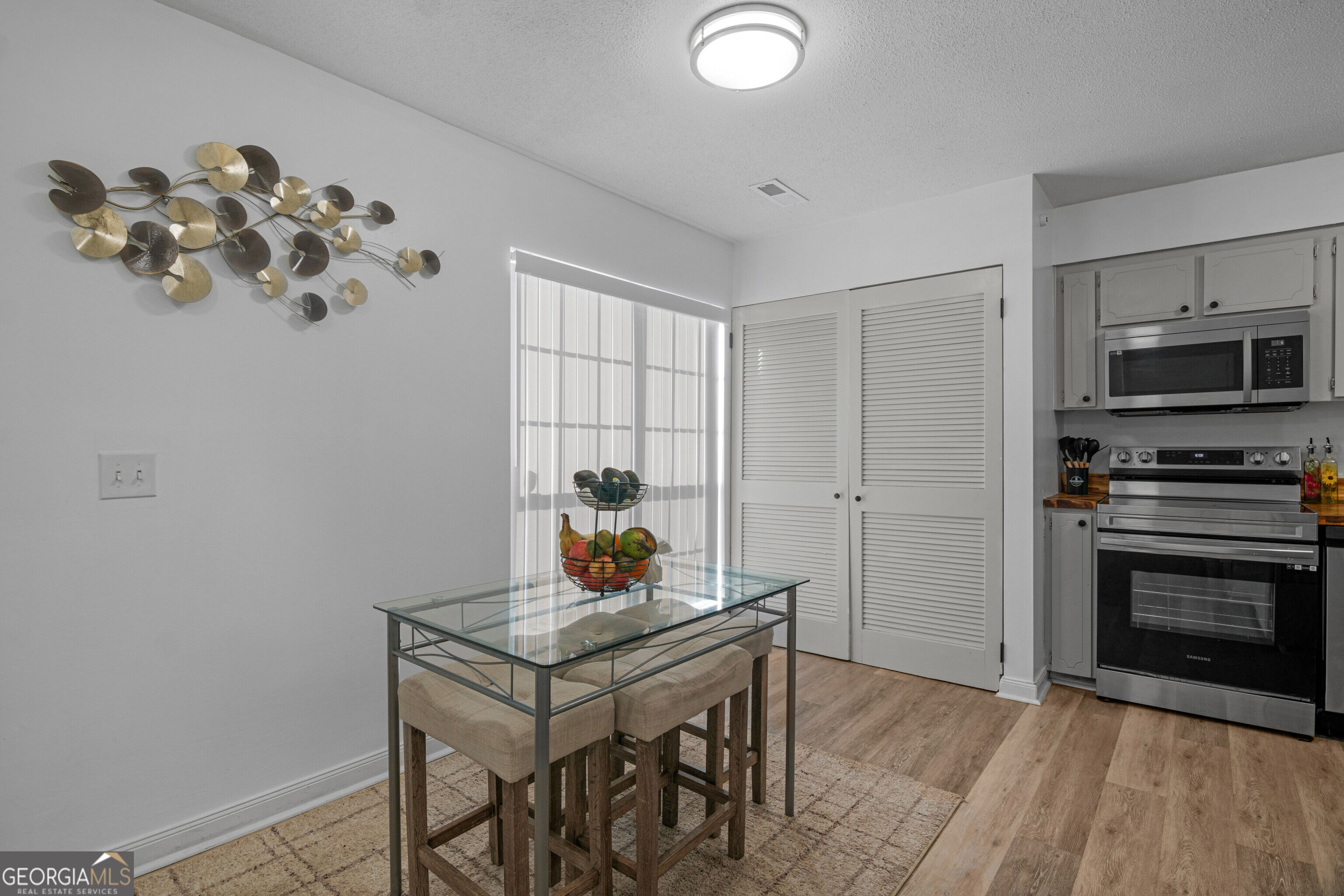 912 Pineland Avenue APT 4