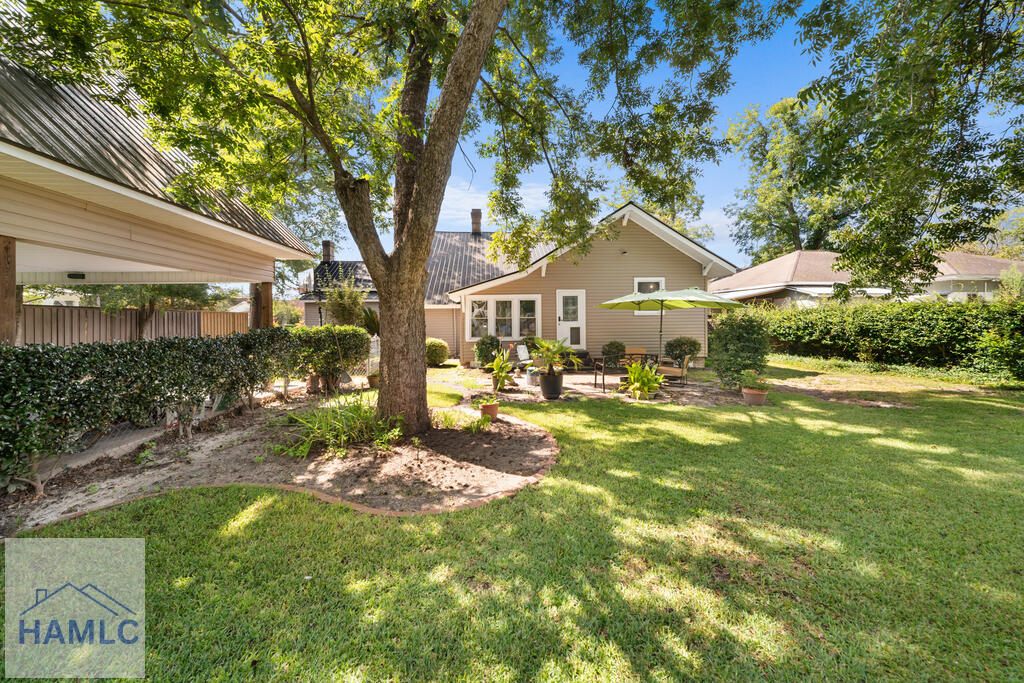631 Barney Avenue