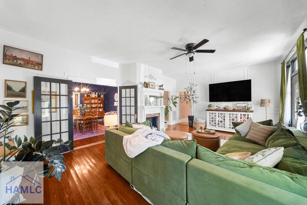 631 Barney Avenue