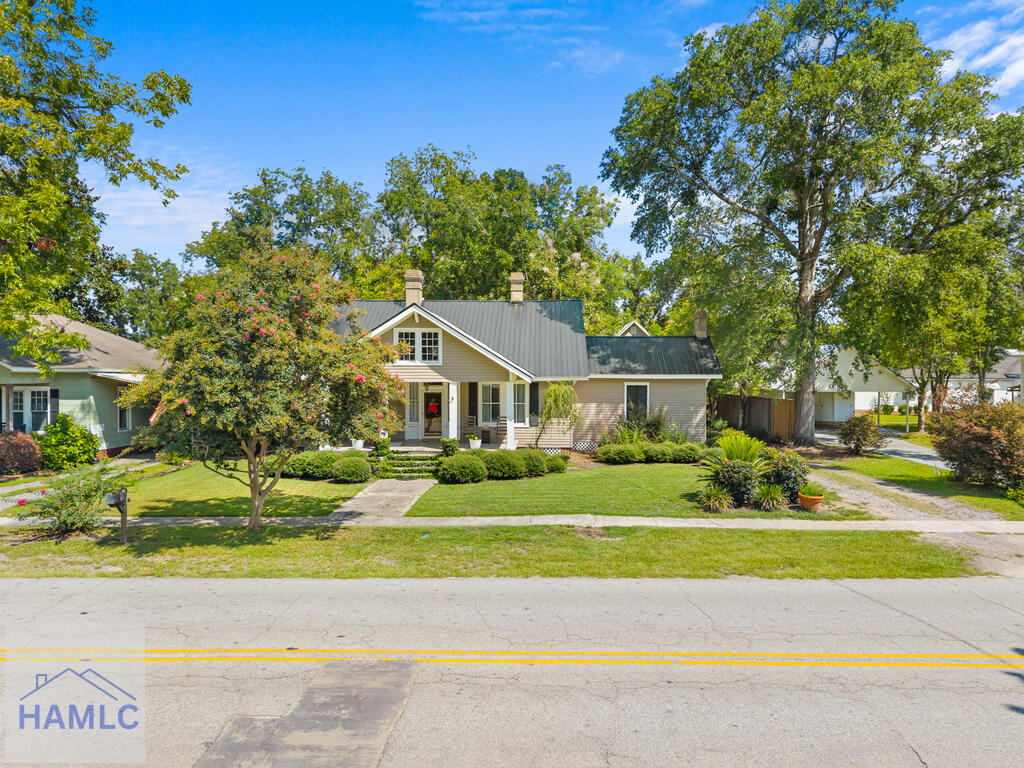 631 Barney Avenue