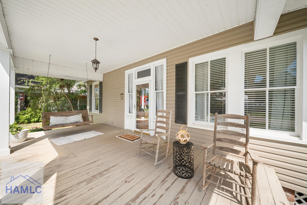 631 Barney Avenue