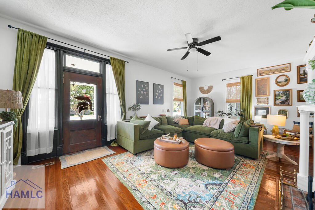 631 Barney Avenue