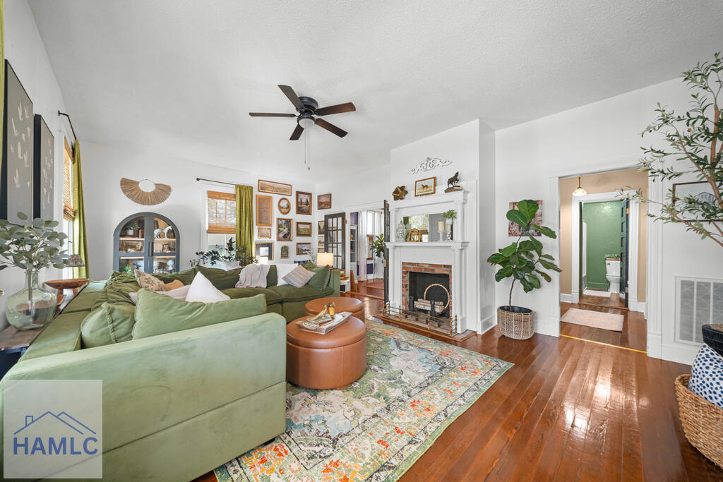 631 Barney Avenue