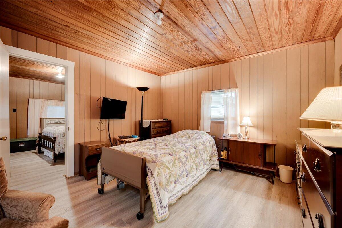 1135 N MASONIC Street