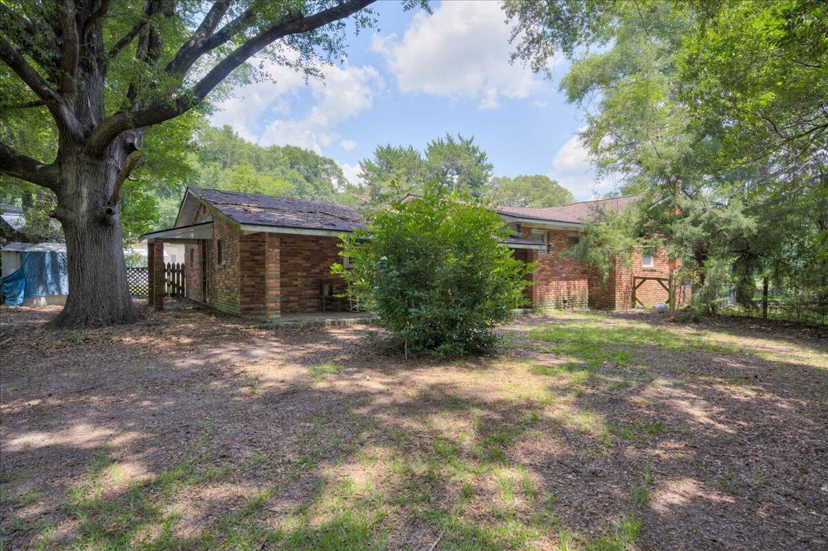 1135 N MASONIC Street