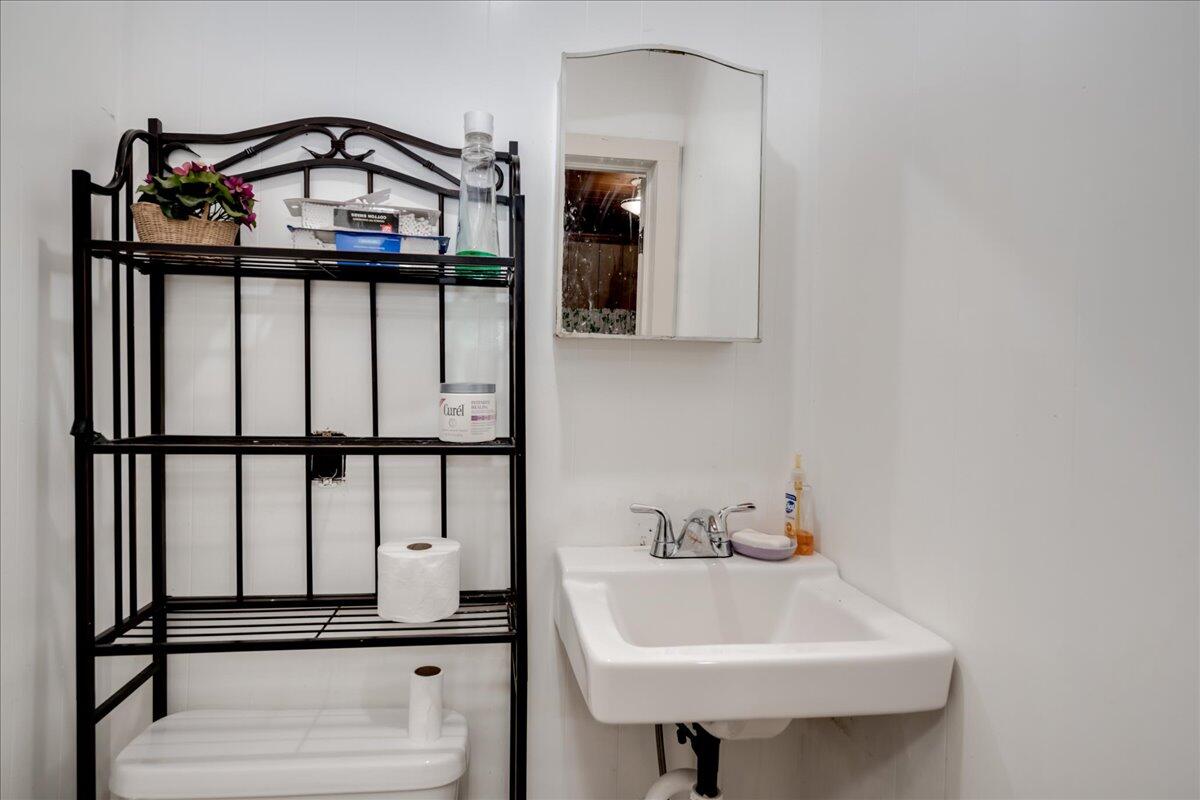 1135 N MASONIC Street