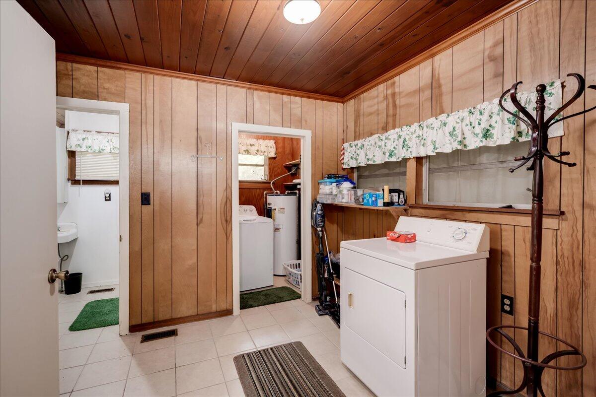 1135 N MASONIC Street