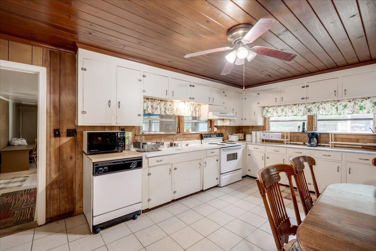 1135 N MASONIC Street