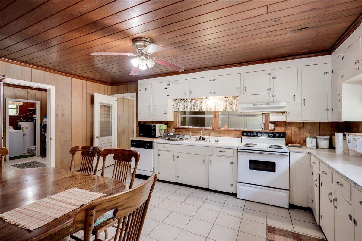 1135 N MASONIC Street