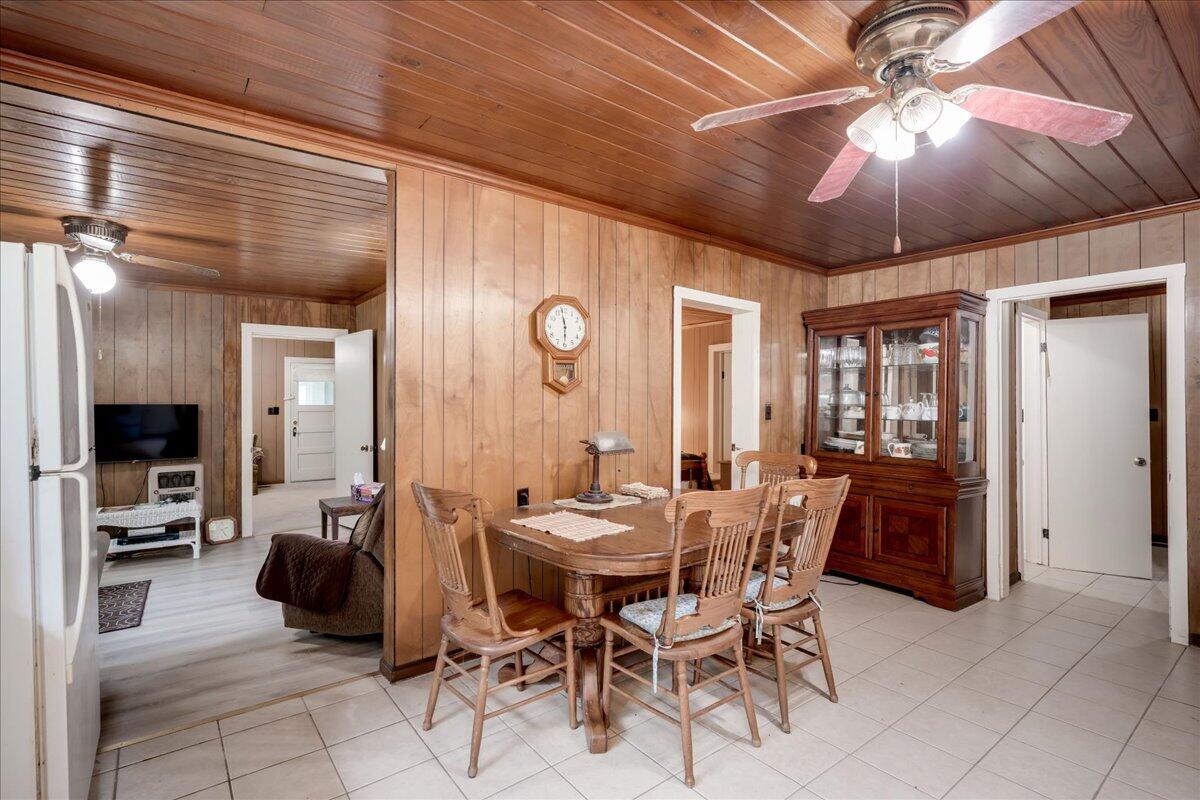 1135 N MASONIC Street