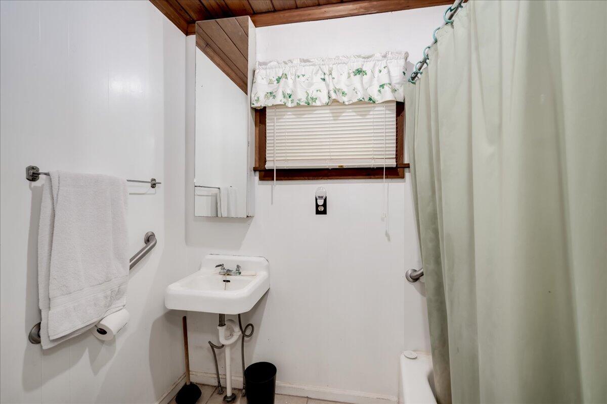 1135 N MASONIC Street