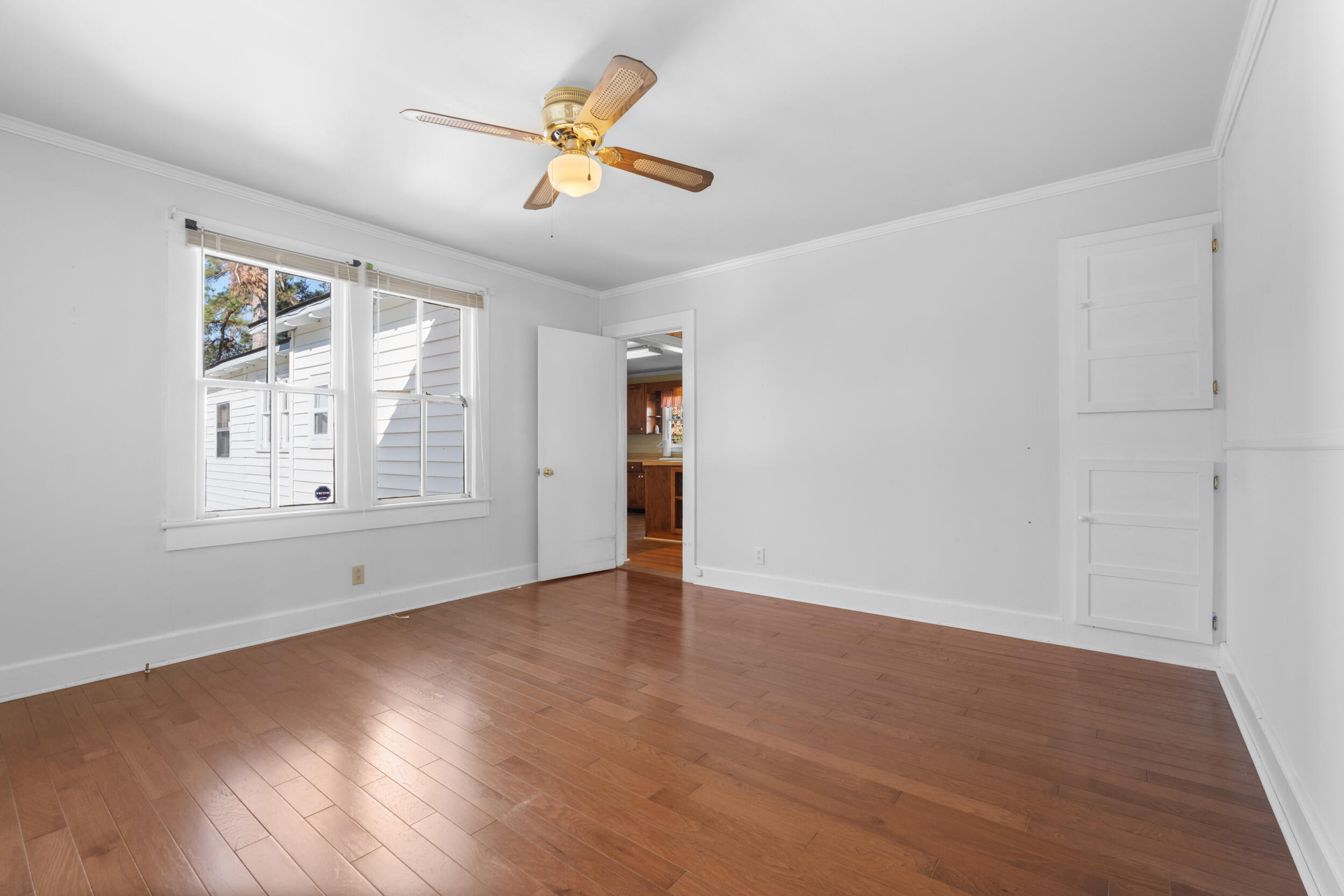 65 E Calhoun Street