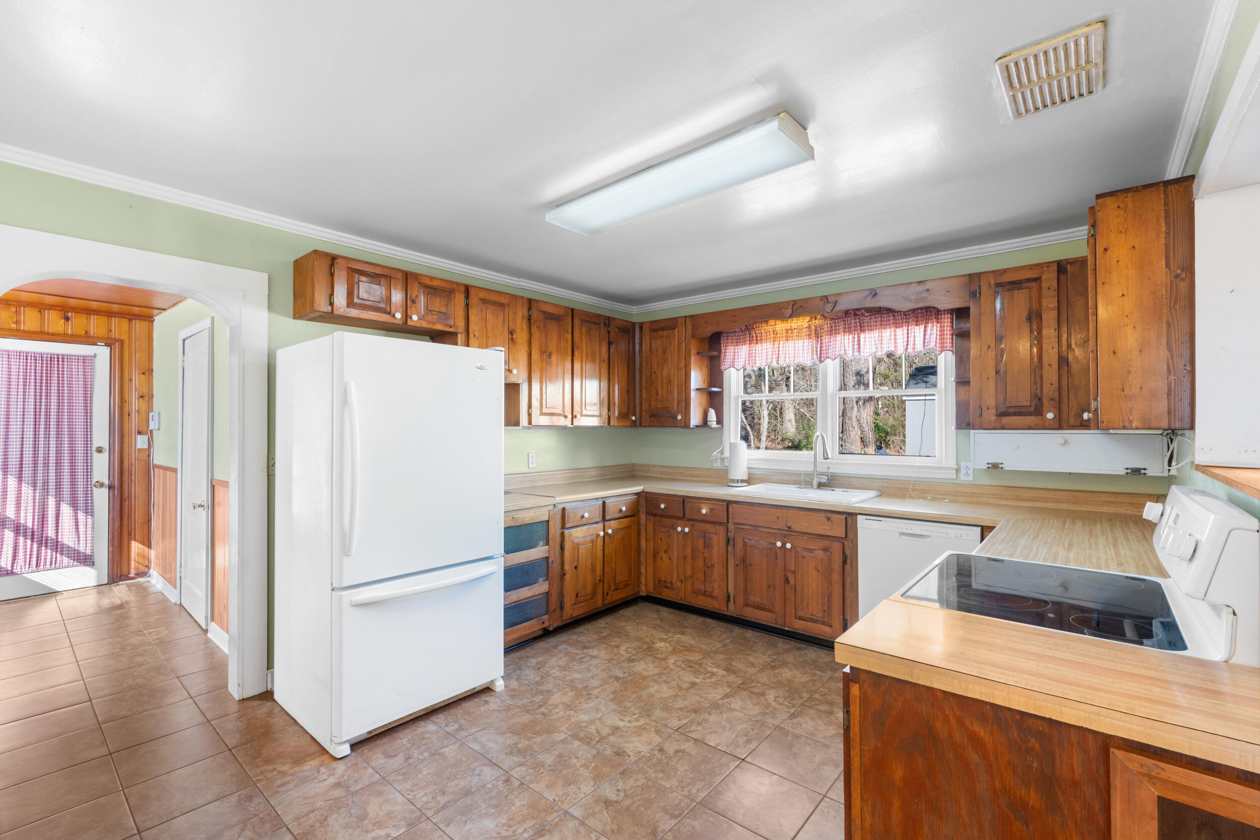 65 E Calhoun Street