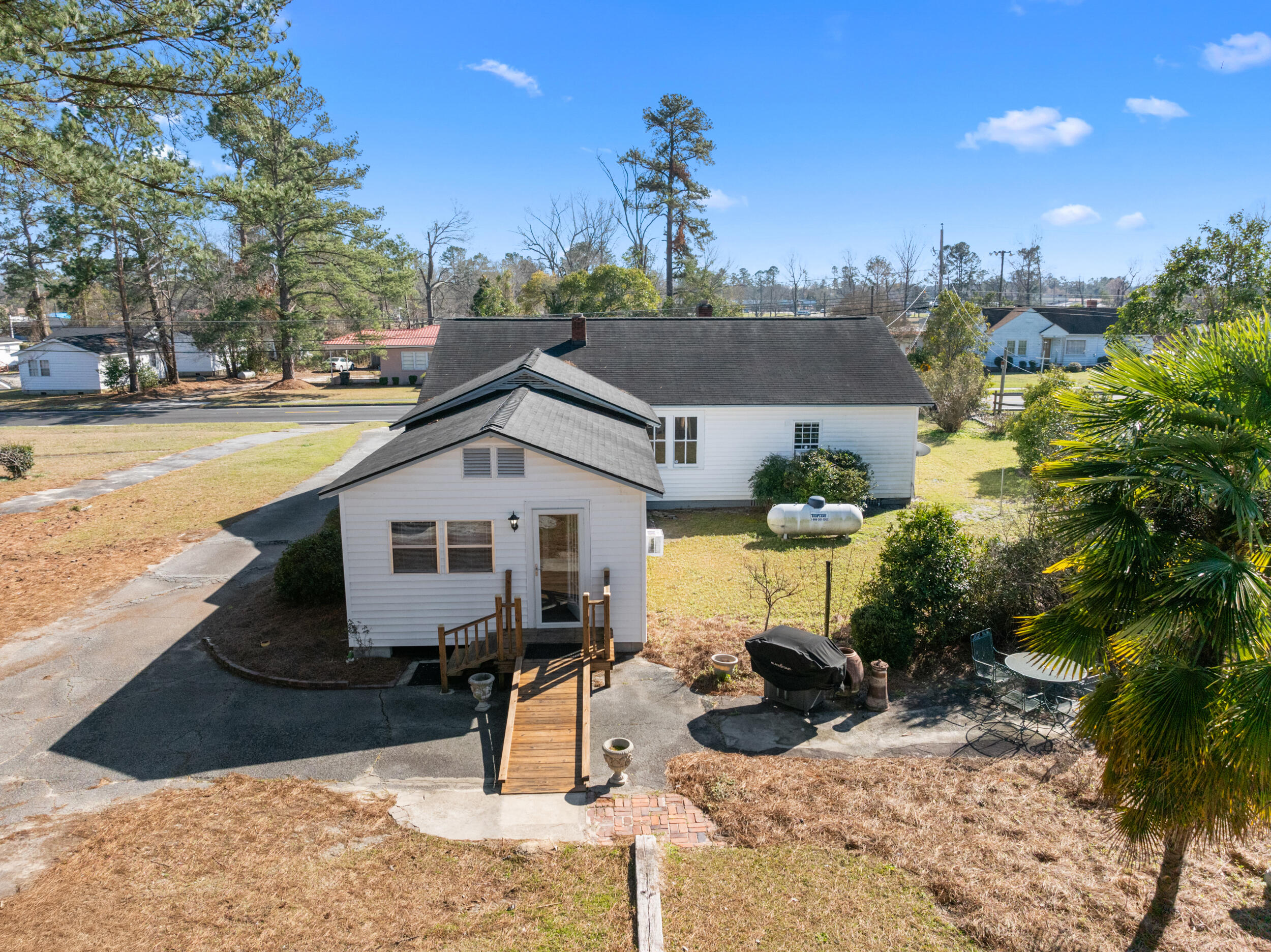 65 E Calhoun Street