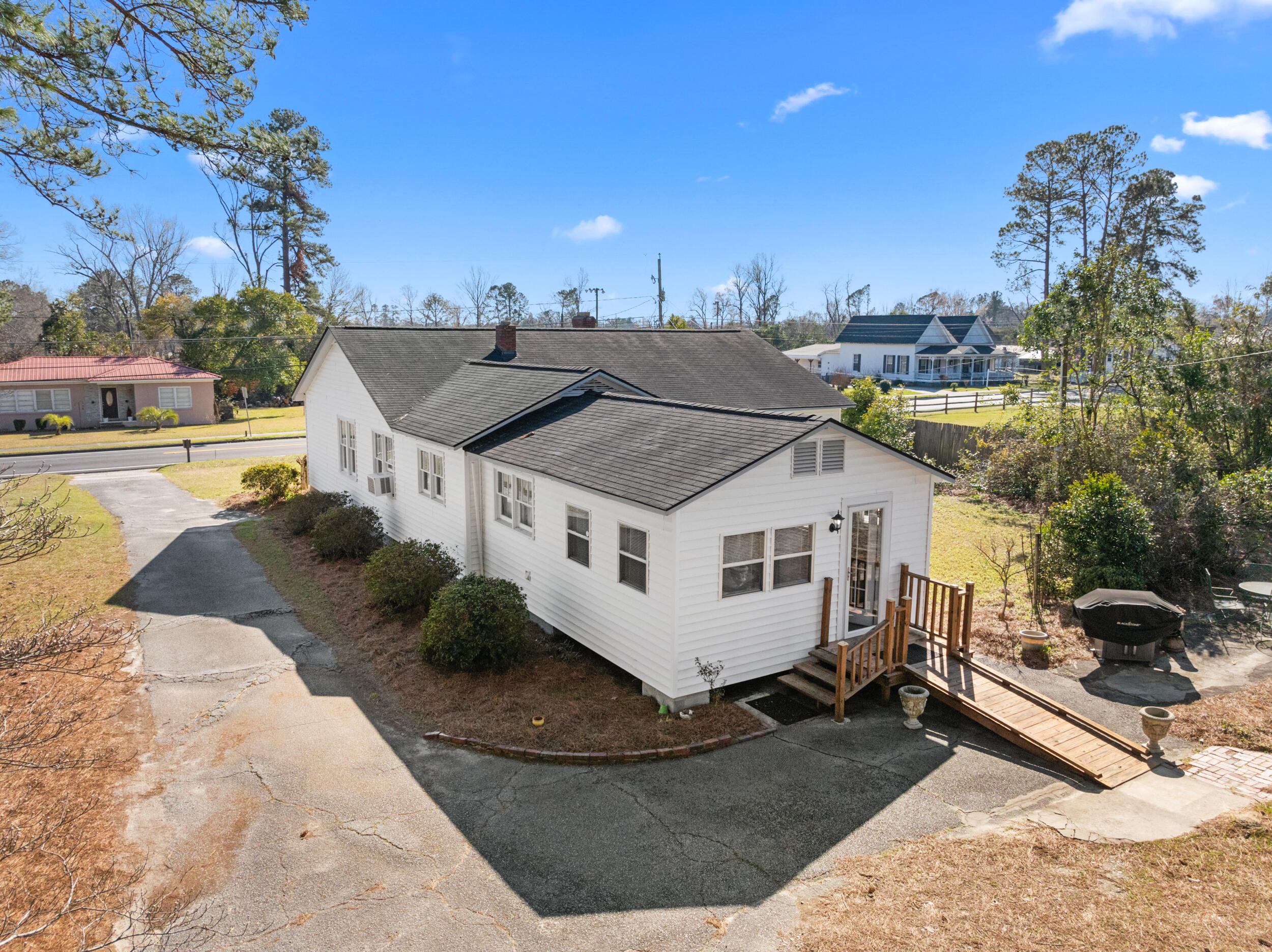 65 E Calhoun Street