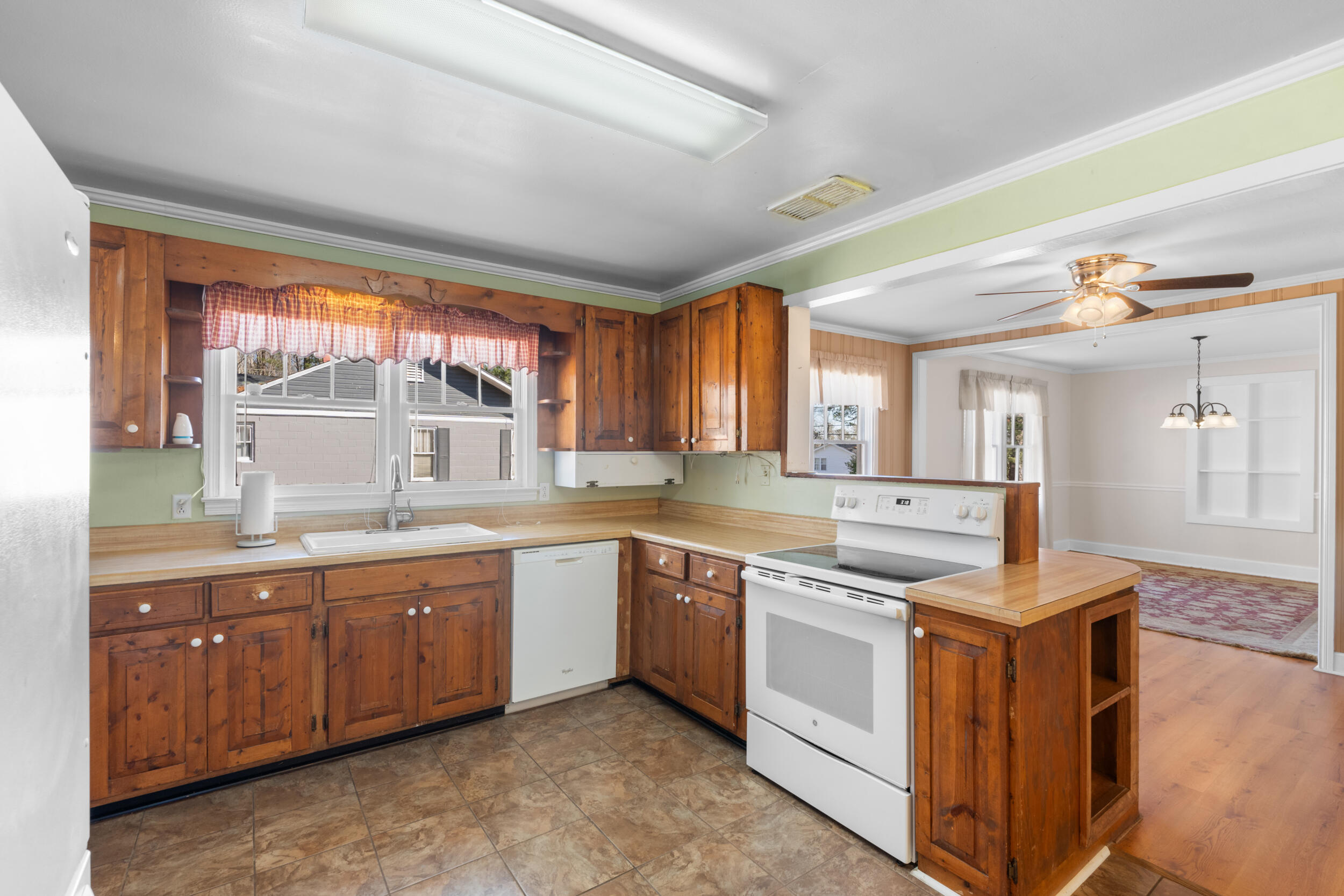 65 E Calhoun Street