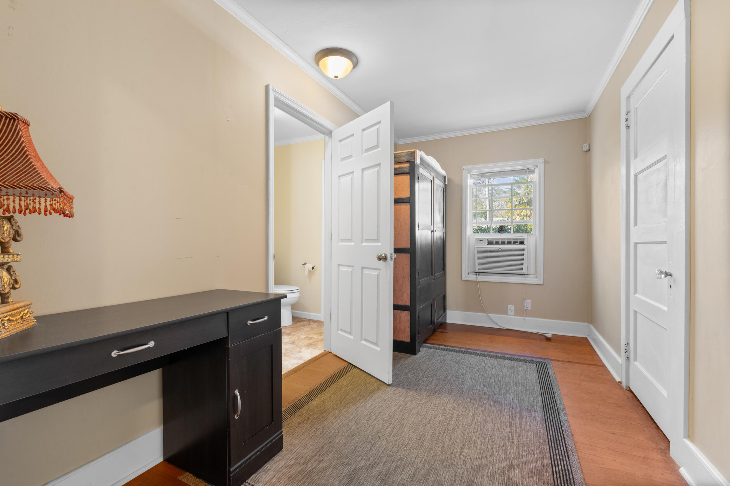 65 E Calhoun Street