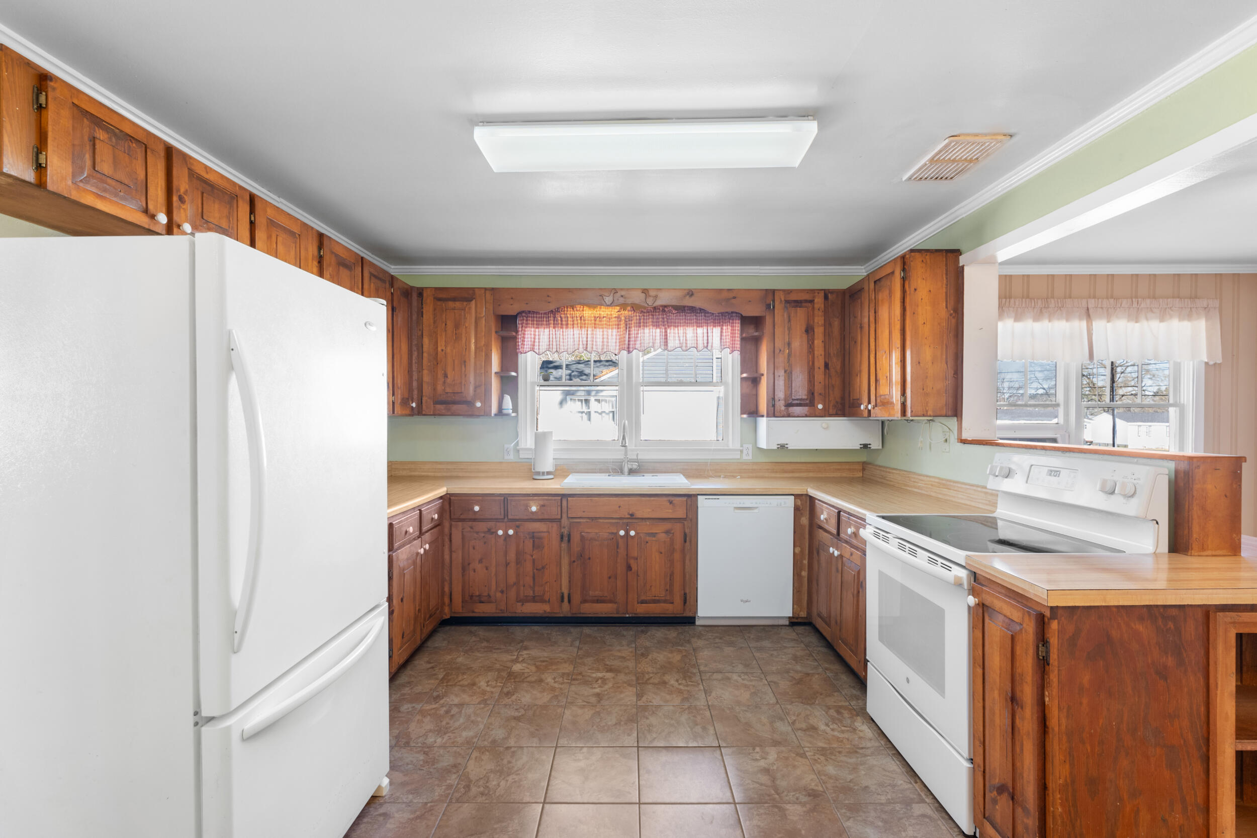 65 E Calhoun Street