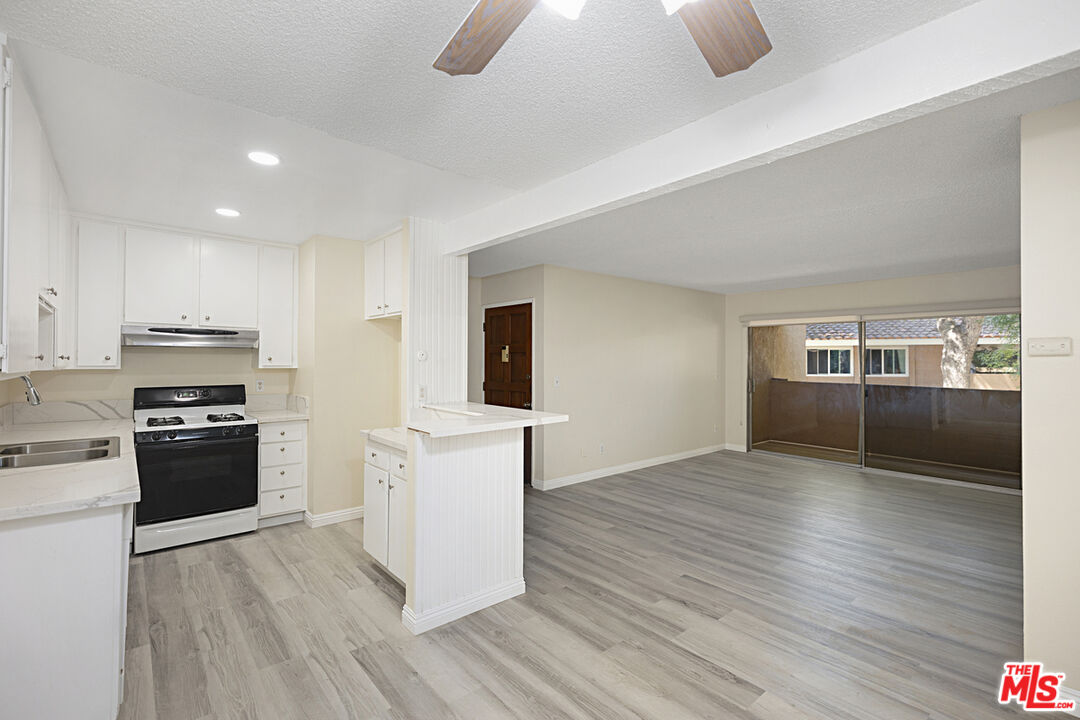 1001 W Macarthur Blvd Unit: 136