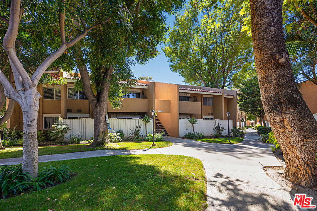 1001 W Macarthur Blvd Unit: 136