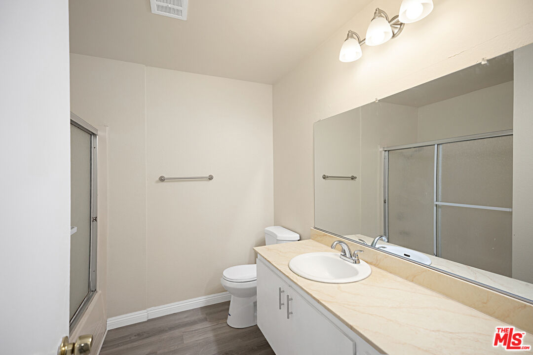 1001 W Macarthur Blvd Unit: 136