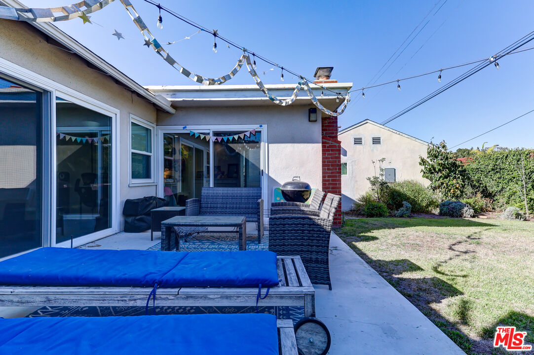 8008 El Manor Ave