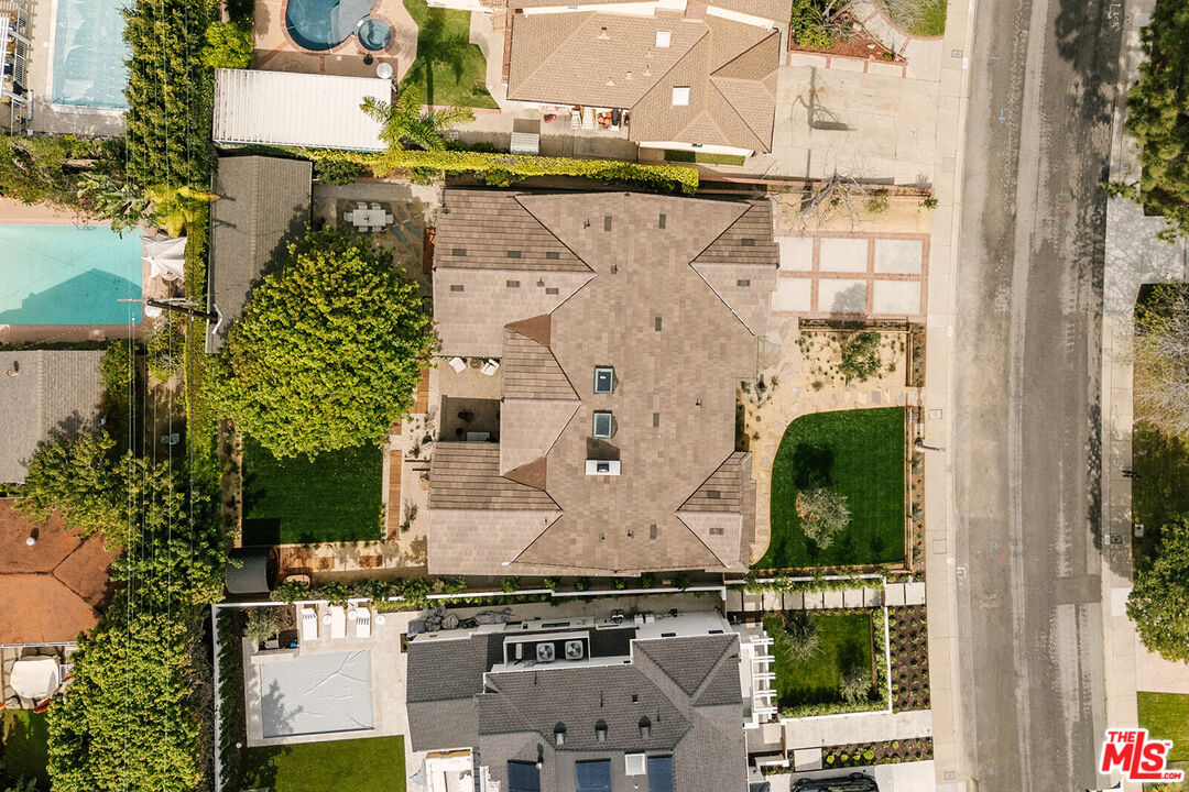 8029 El Manor Ave