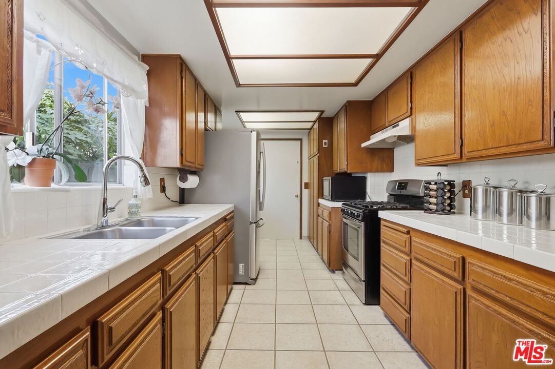 12421 Barbara Ave