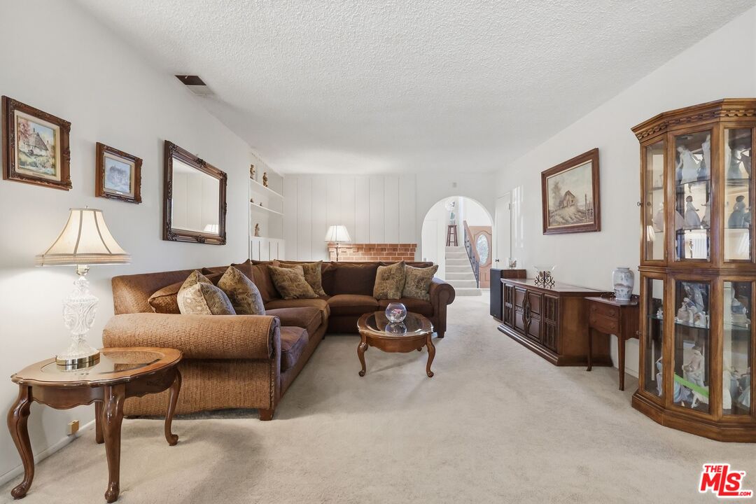 12421 Barbara Ave