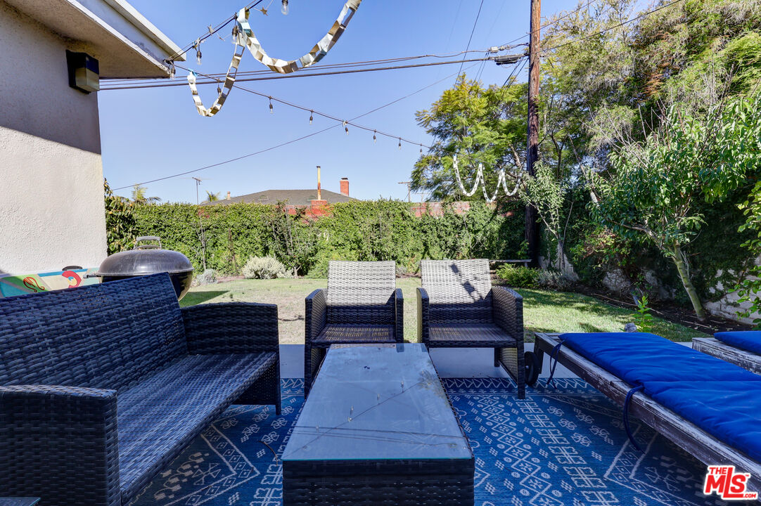 8008 El Manor Ave