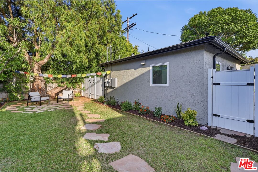 8024 Holy Cross Pl