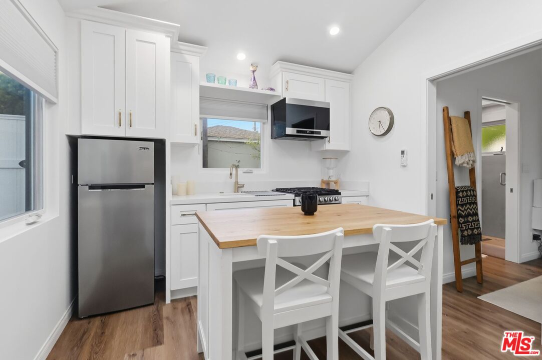 8024 Holy Cross Pl