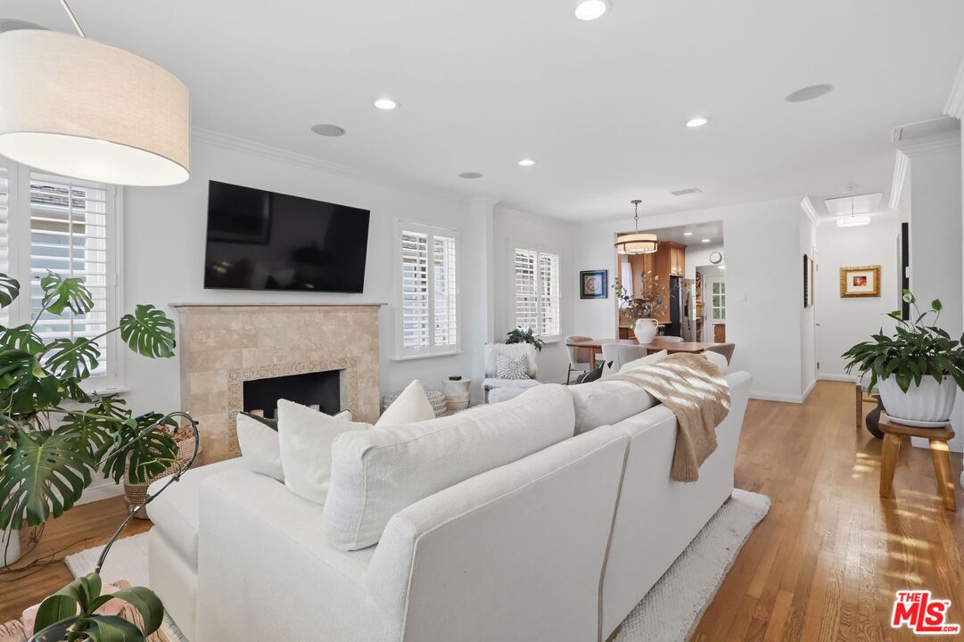 8024 Holy Cross Pl