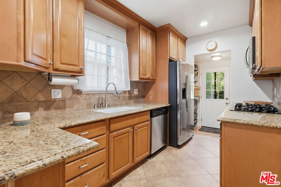 8024 Holy Cross Pl