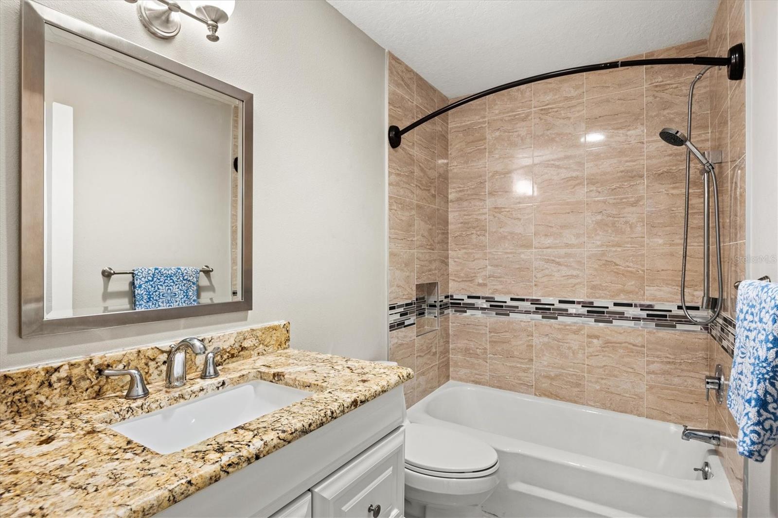1650 PINE TREE LN #304