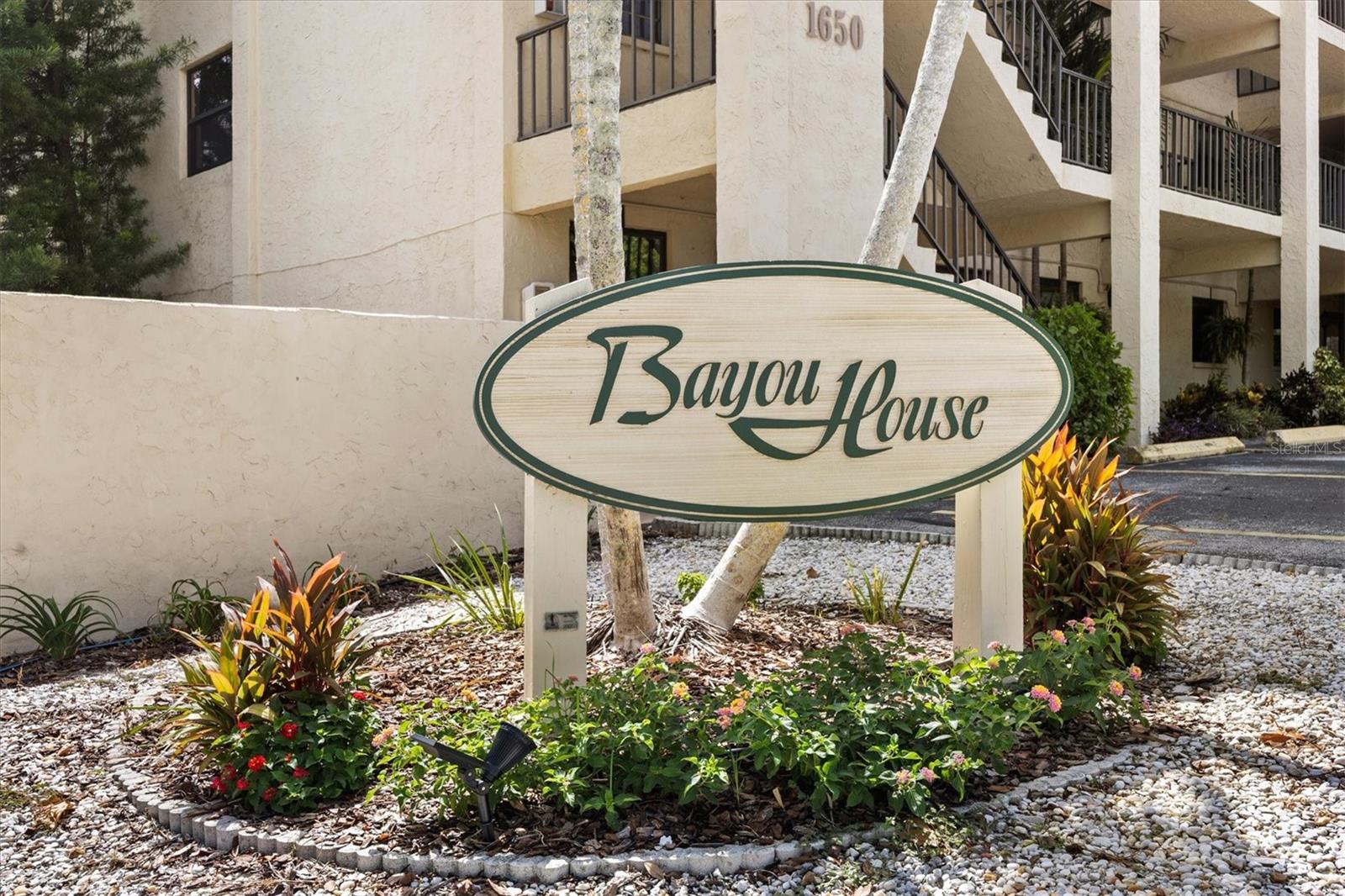 1650 PINE TREE LN #304