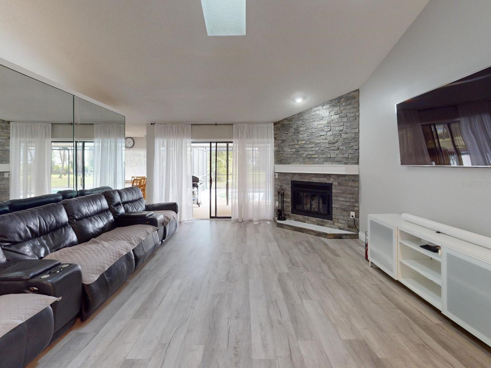 6029 RAVENWOOD DR