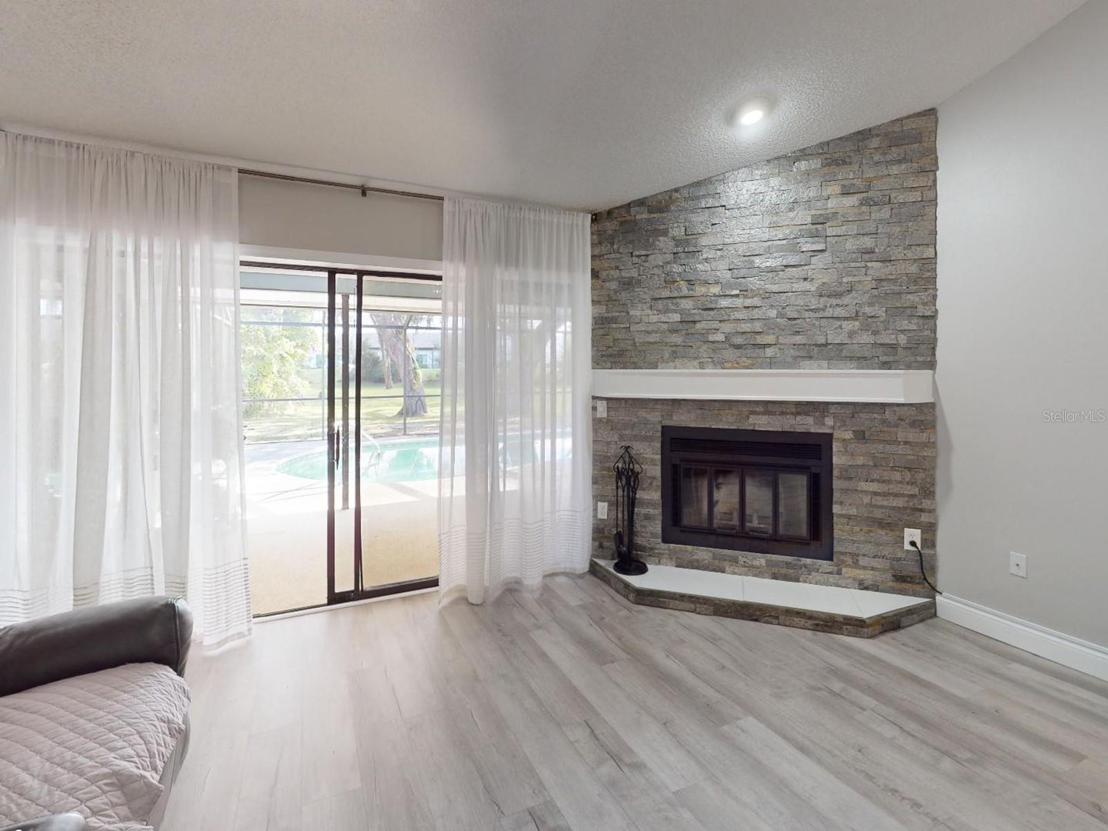 6029 RAVENWOOD DR