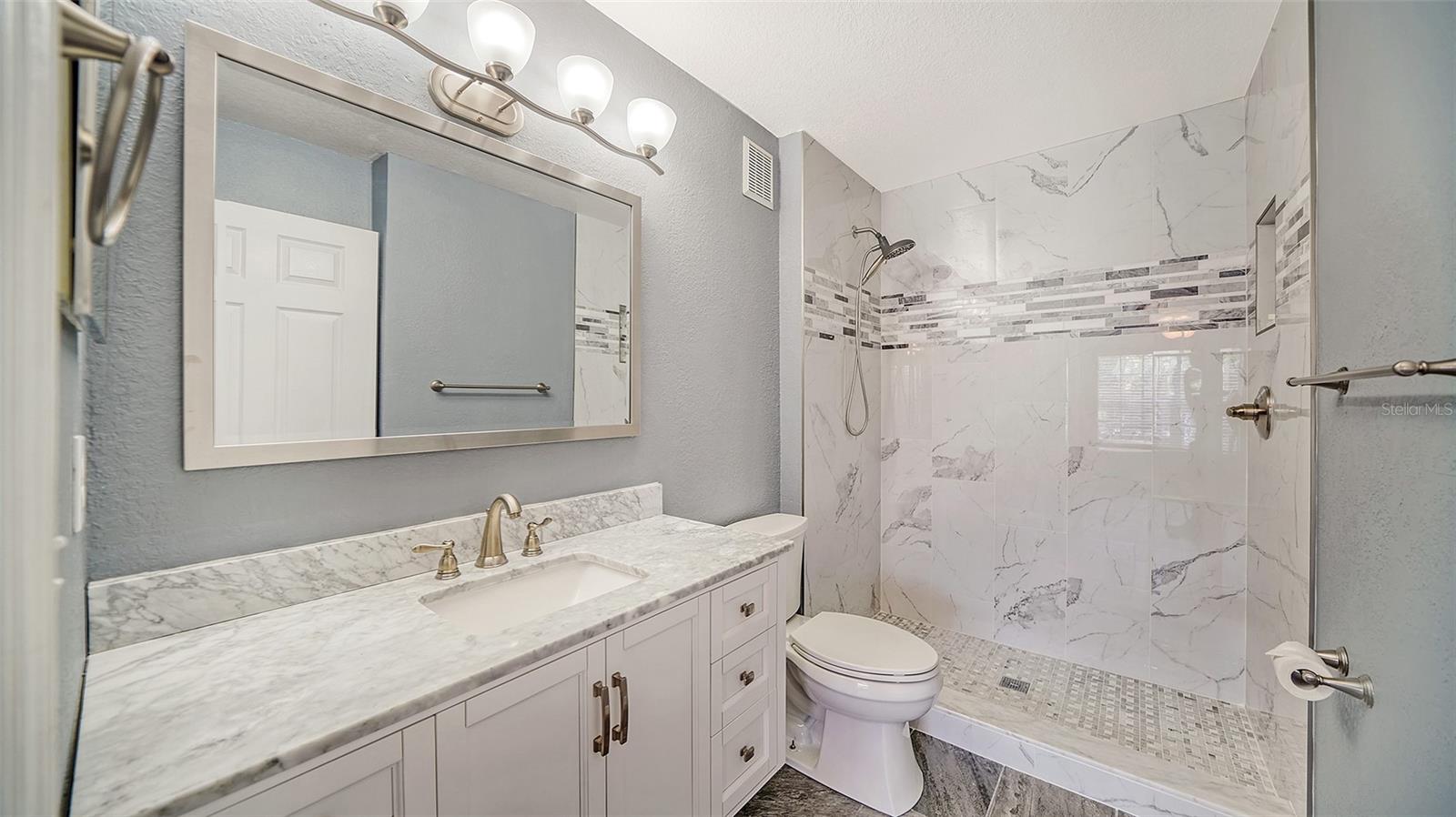 8923 MANOR LOOP #106