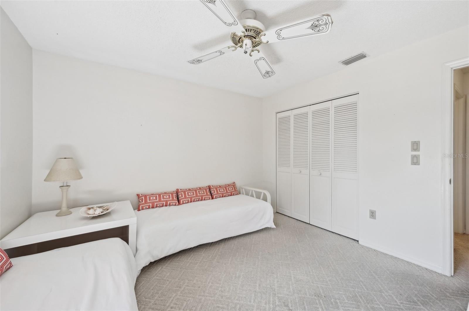 6211 TIMBER LAKE DR #B12