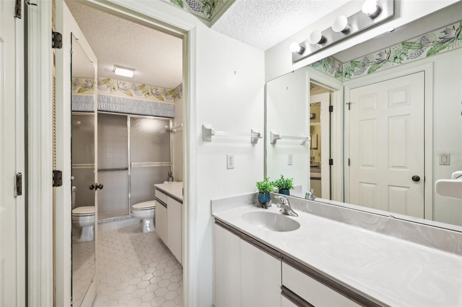 6211 TIMBER LAKE DR #B12