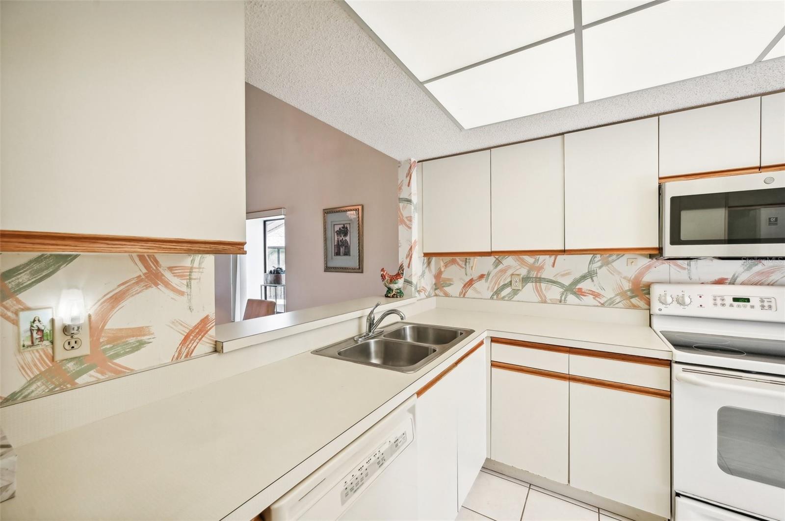 6211 TIMBER LAKE DR #B12