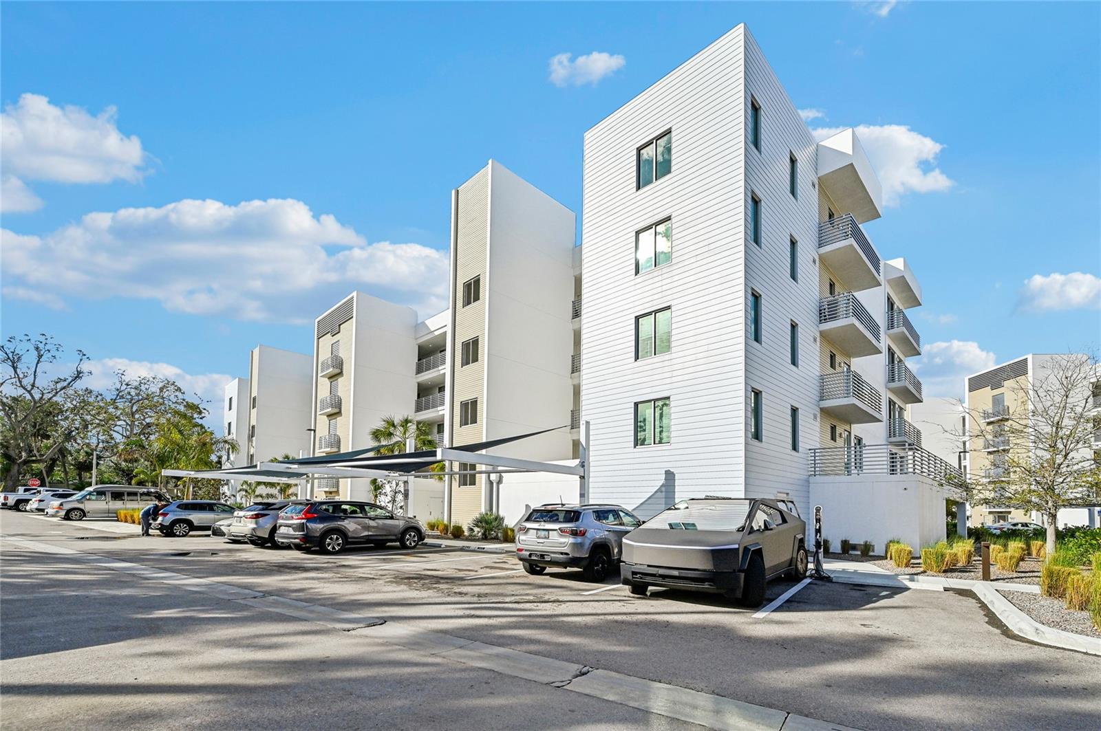 1703 N TAMIAMI TRL #209