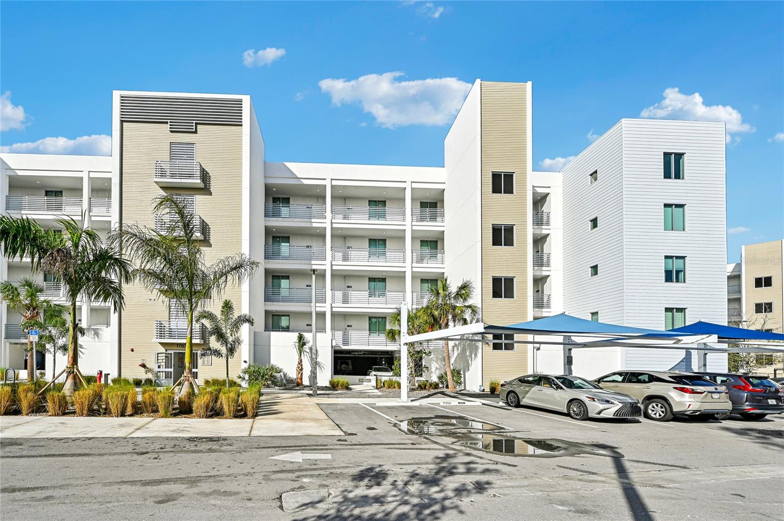 1703 N TAMIAMI TRL #209