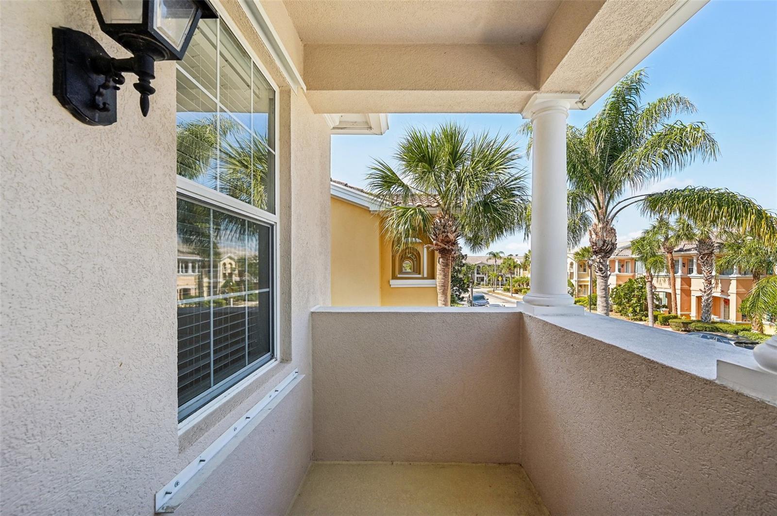 1555 NAPOLI DR W