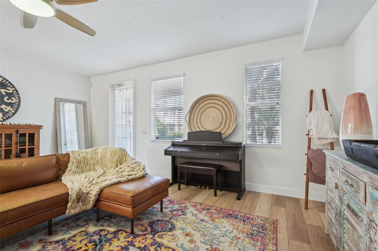 1555 NAPOLI DR W