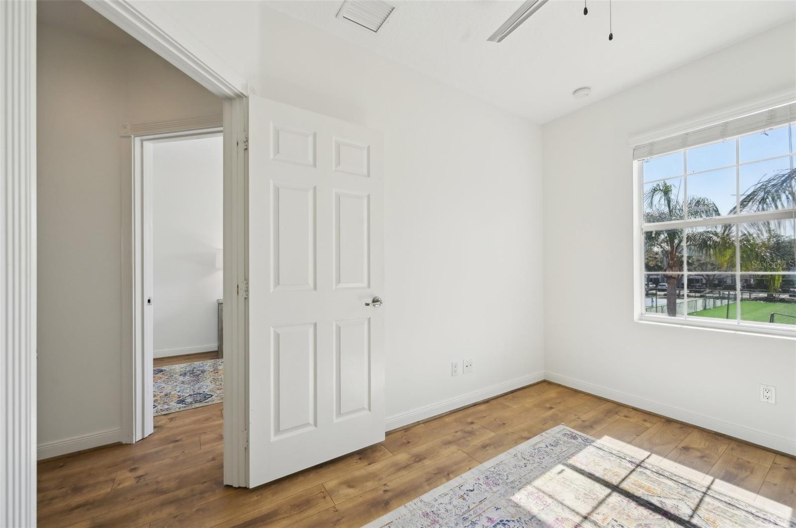1555 NAPOLI DR W