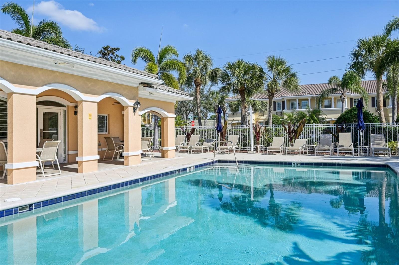1555 NAPOLI DR W